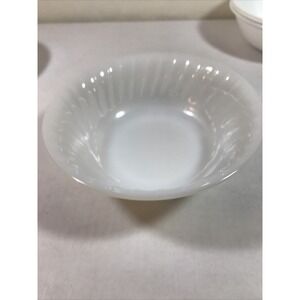 Ovenware Fire King White 8‎ In Serving Bowls Swirl